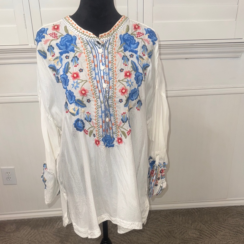 Floral Embroidered Women's Blouse